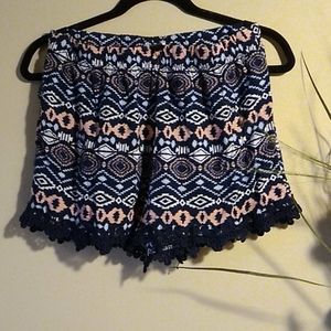 ☆ Just Be womens shirts size large.